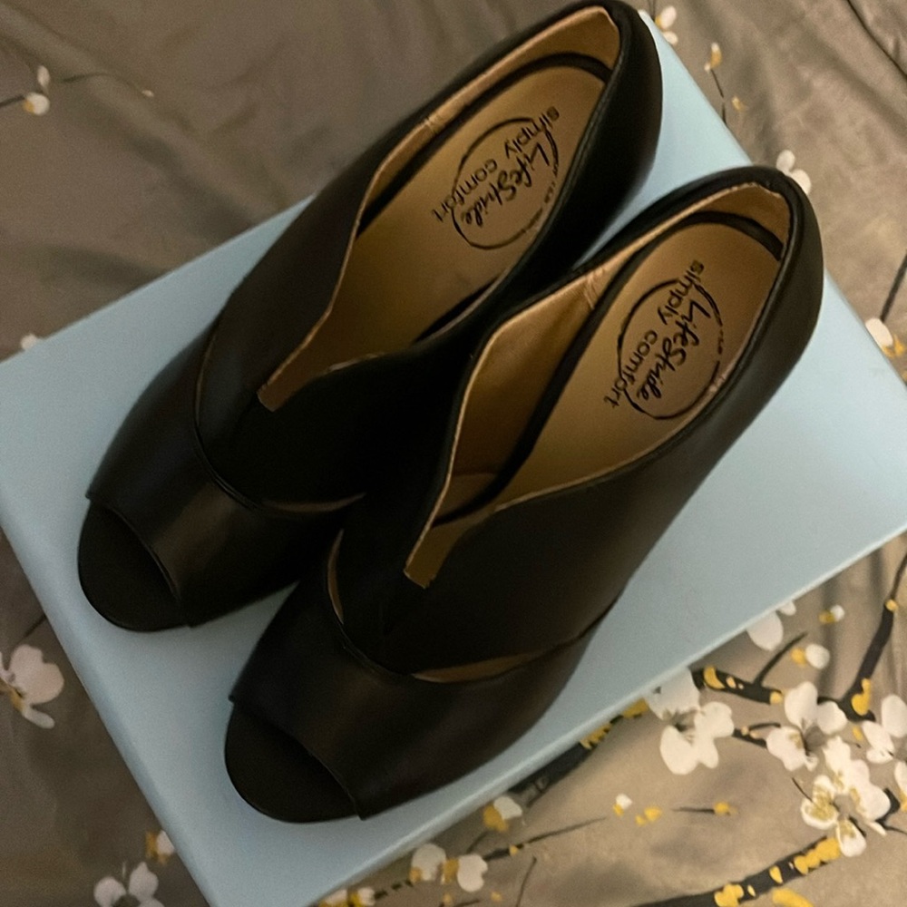 Life stride bootie style sandals